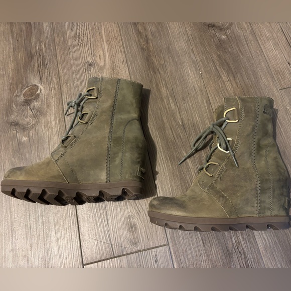 Sorel Women's Olive Green Boots - Picture 1 of 5